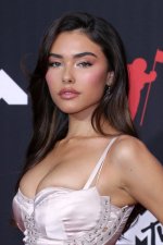 madison-beer-sparkling-at-2021-mtv-video-music-awards-3.jpg