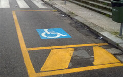 disabili-invalidi-strisce-gialle.jpg