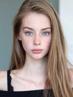 lauren-de-graaf-as-an-fc-for-lena-v0-lre3id44rtae1.jpg