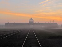 Brzezinka,_Auschwitz-Birkenau.jpg