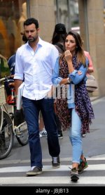 caroline-celico-e-il-suo-fidanzato-eduardo-scarpa-shopping-a-milano-con-caroline-celico-eduard...jpg