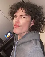 would-james-sapphire-curlyheadjames-be-considered-v0-hrqq7z7ol1jc1.webp